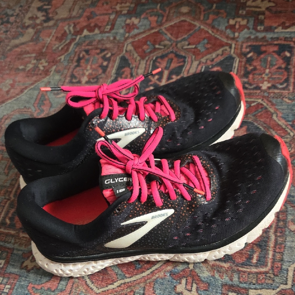 Brooks Women's Black and Red Athletic Shoes